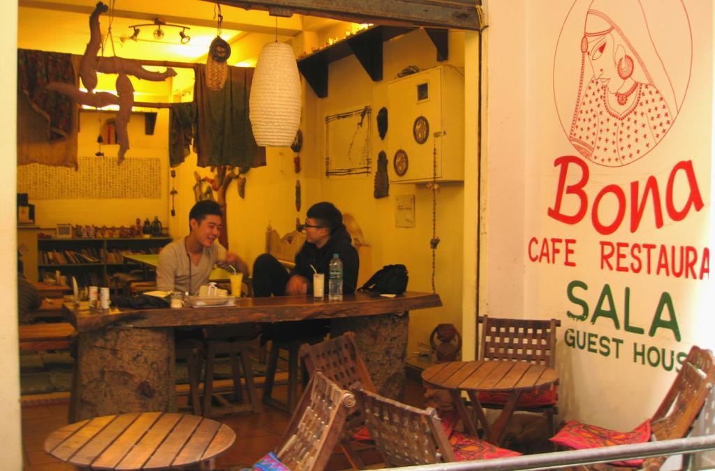 Bona Cafe Restaurant & Sala Guest House - Varanasi