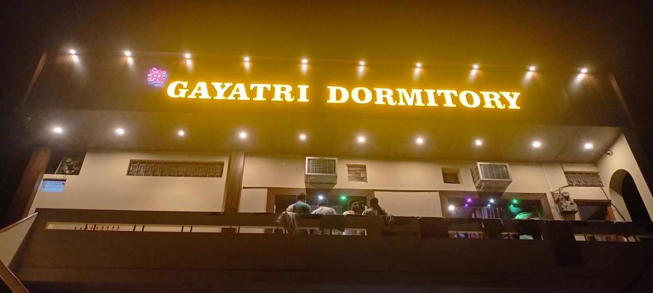 Maa Gayatri Dormitory - Varanasi