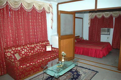 Surabhi International Hotel - Varanasi