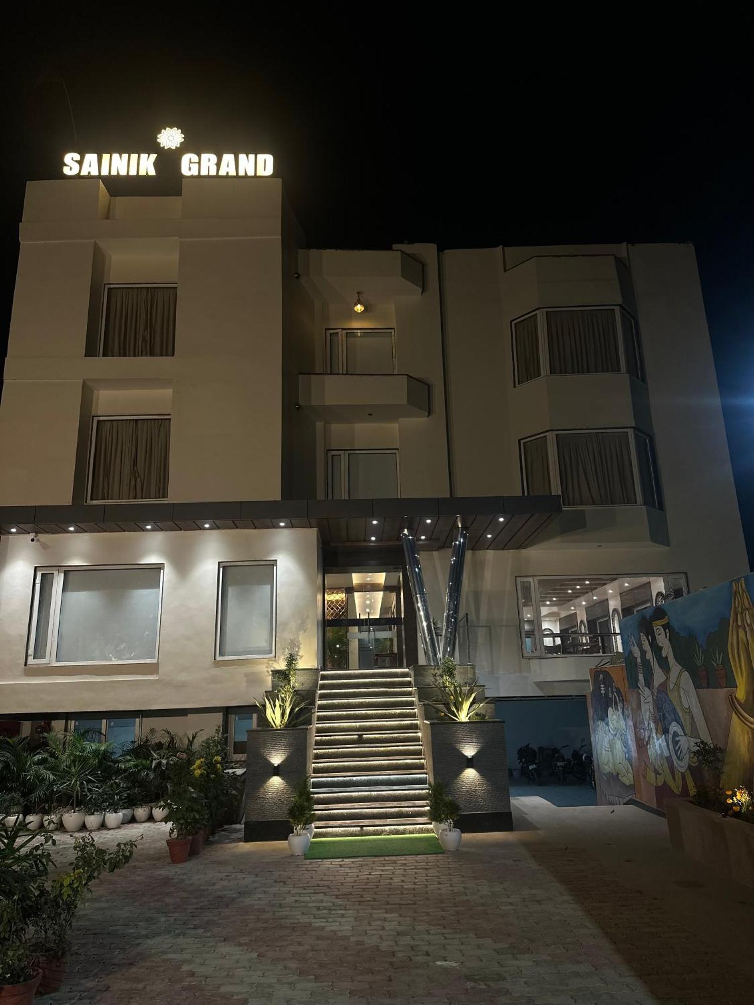 Hotel Sainik Grand
