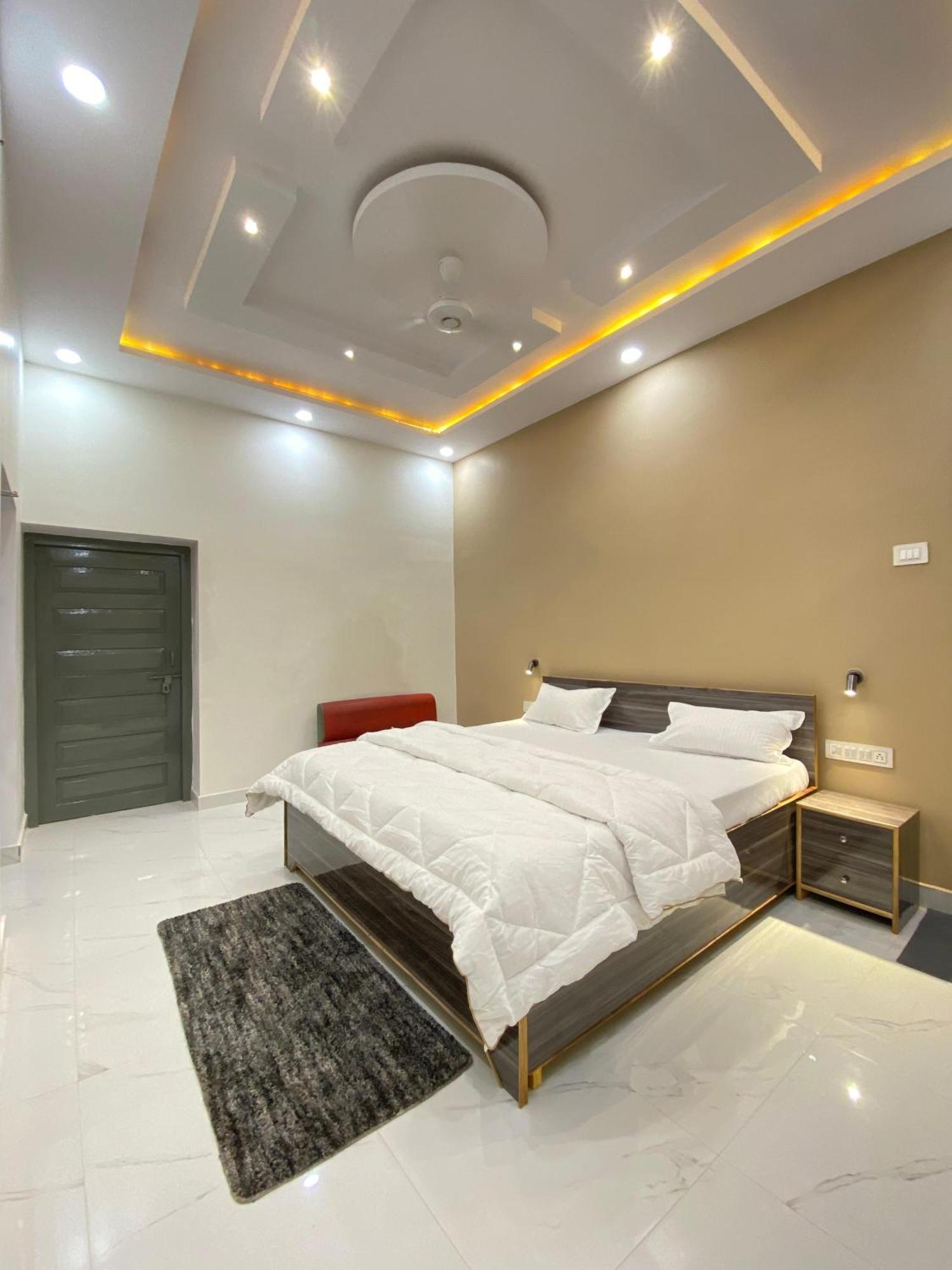 Rudraksha Inn - Varanasi