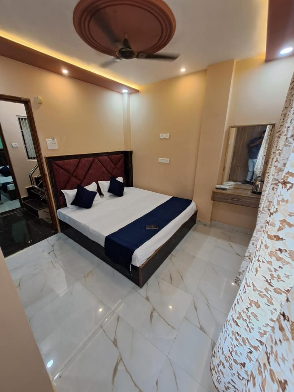 Nirvana Family Guest House - Varanasi