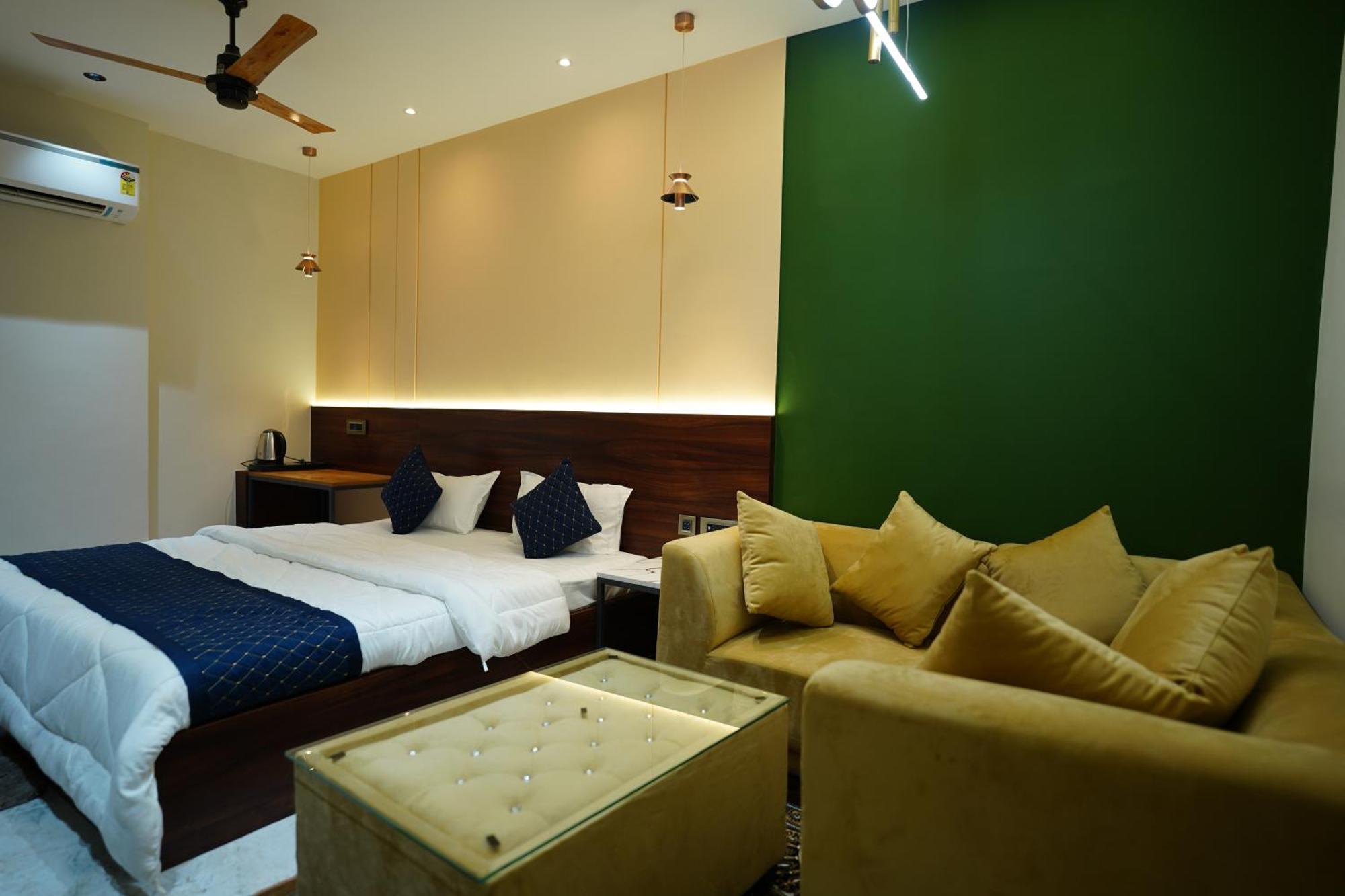 Hotel Ambassador Palace - Varanasi
