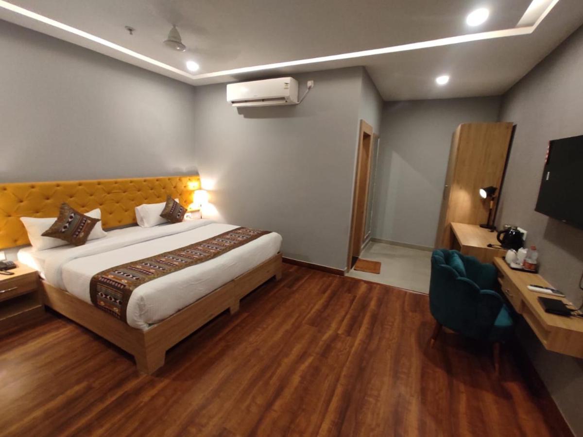 Hotel Sds Grand - Varanasi