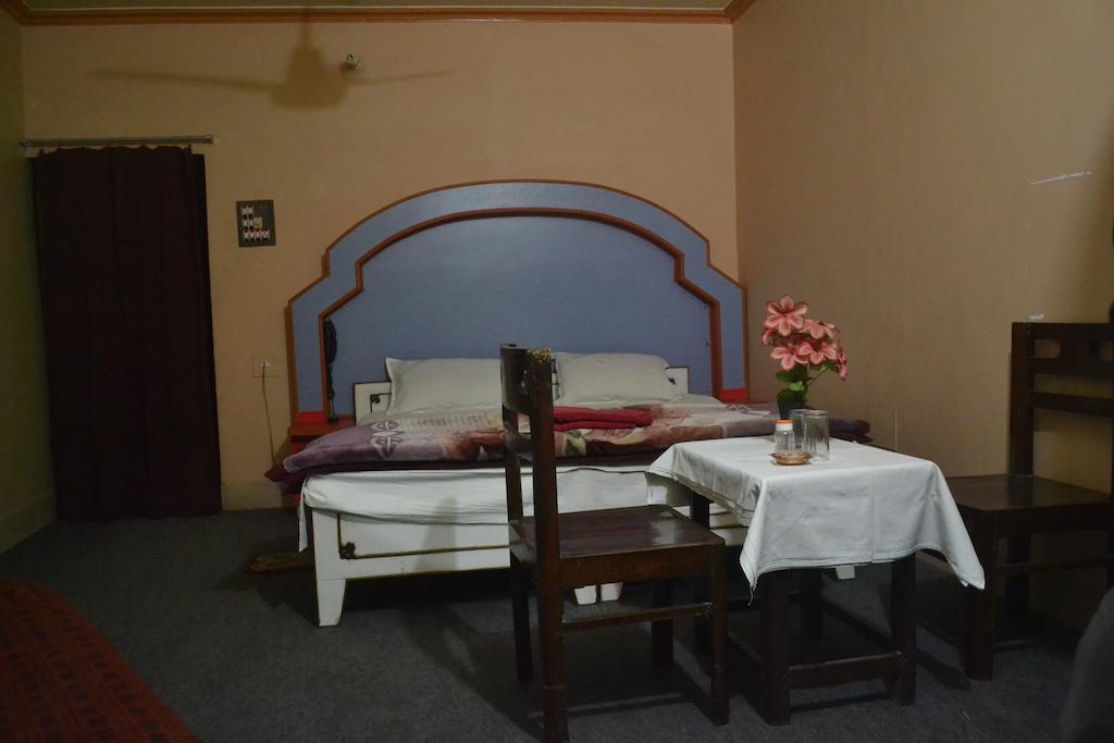 Hotel Sandeep - Varanasi