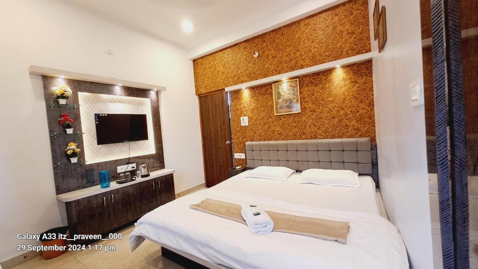 Khushi Paying Guest House