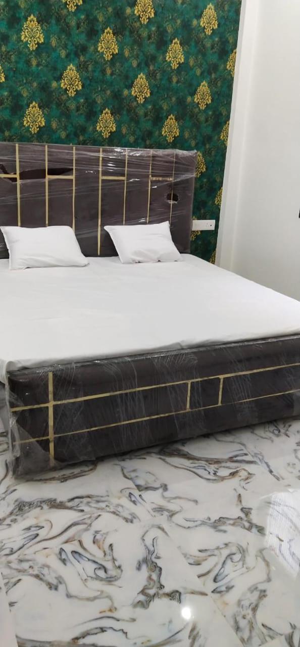 Gayatri Grand Paying Guest House