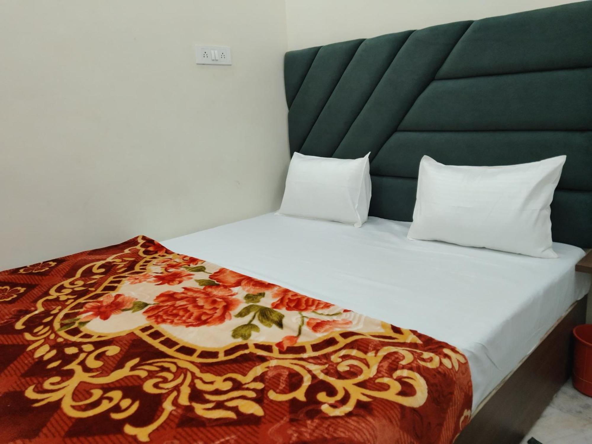 Rudraksha Hotel - Varanasi