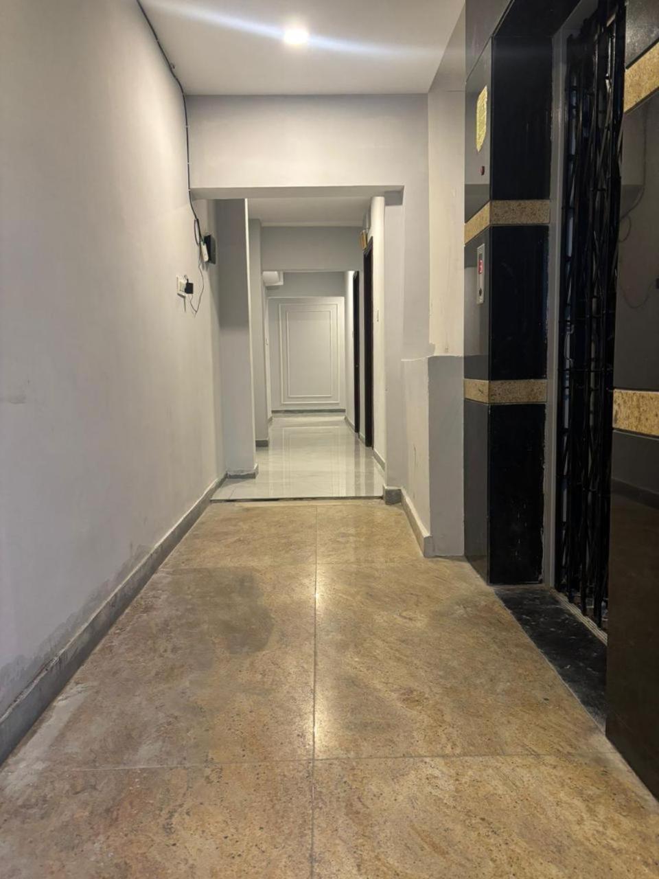 V Paradise Hotel - Varanasi